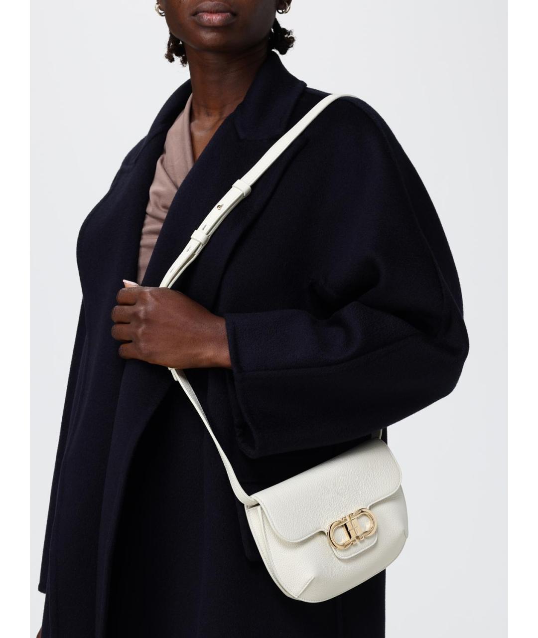 FERRAGAMO Бежевая кожаная сумка через плечо, фото 2