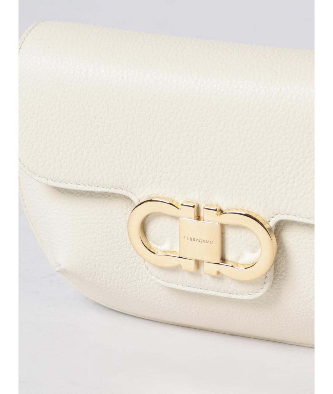FERRAGAMO Бежевая кожаная сумка через плечо, фото 4