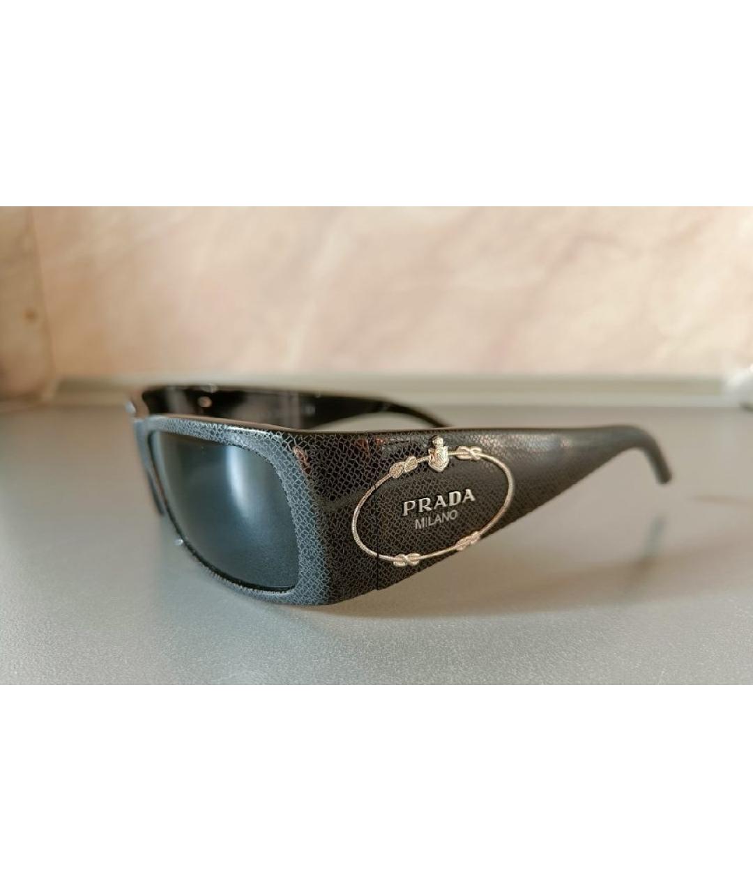 PRADA Антрацитовые пластиковые солнцезащитные очки, фото 2