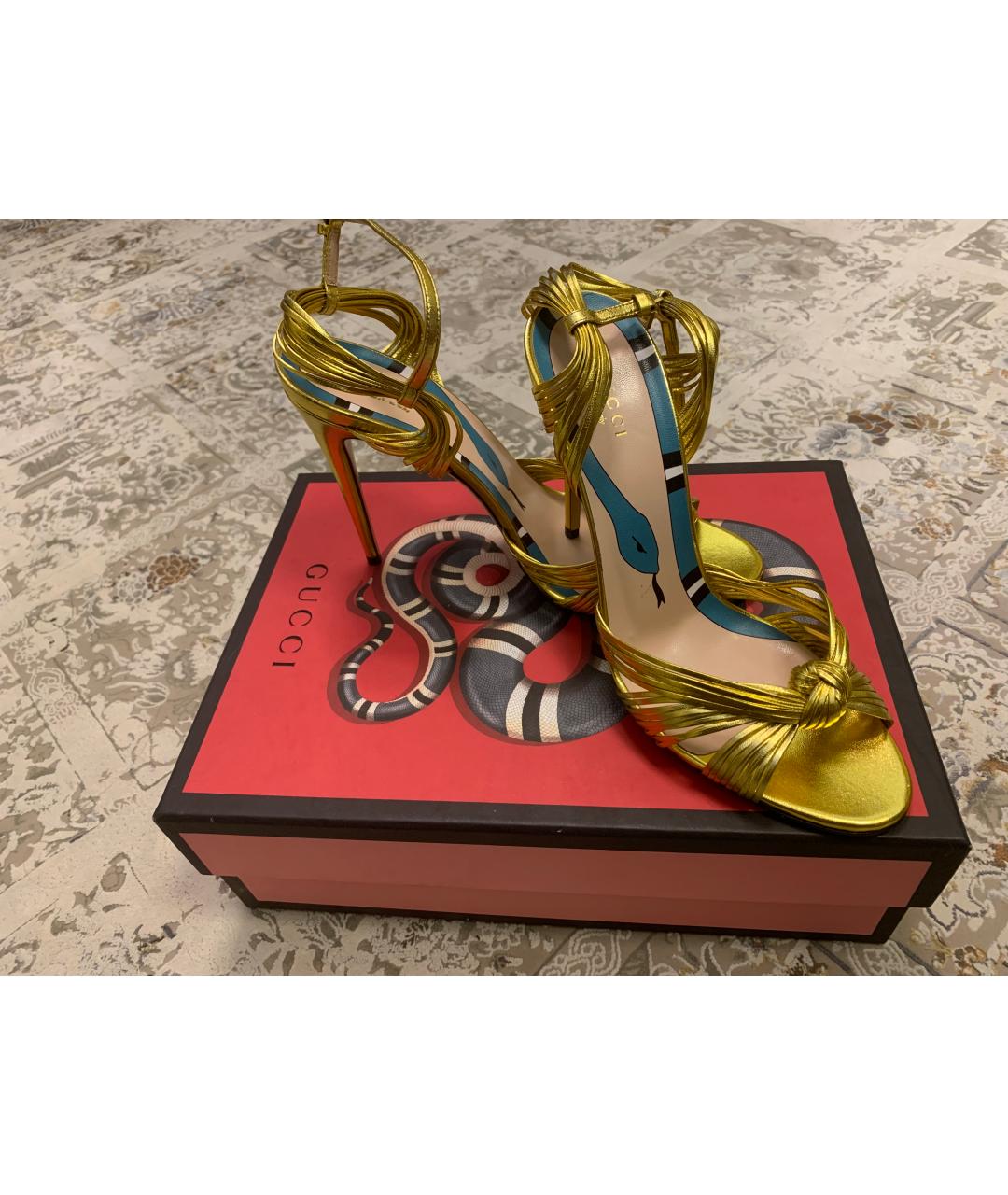 GUCCI Золотые кожаные босоножки, фото 2