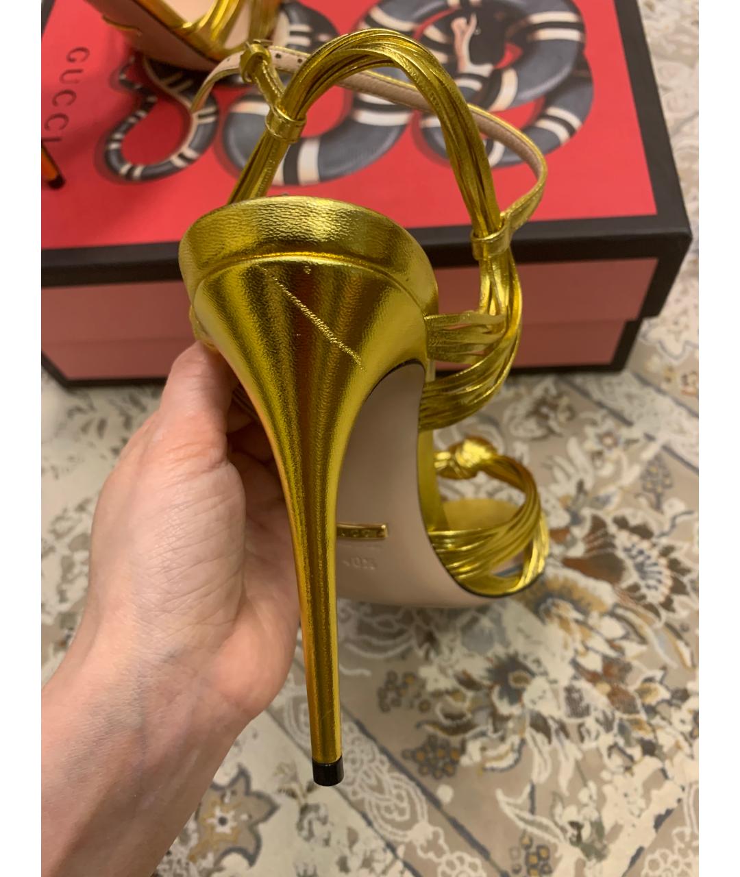 GUCCI Золотые кожаные босоножки, фото 4