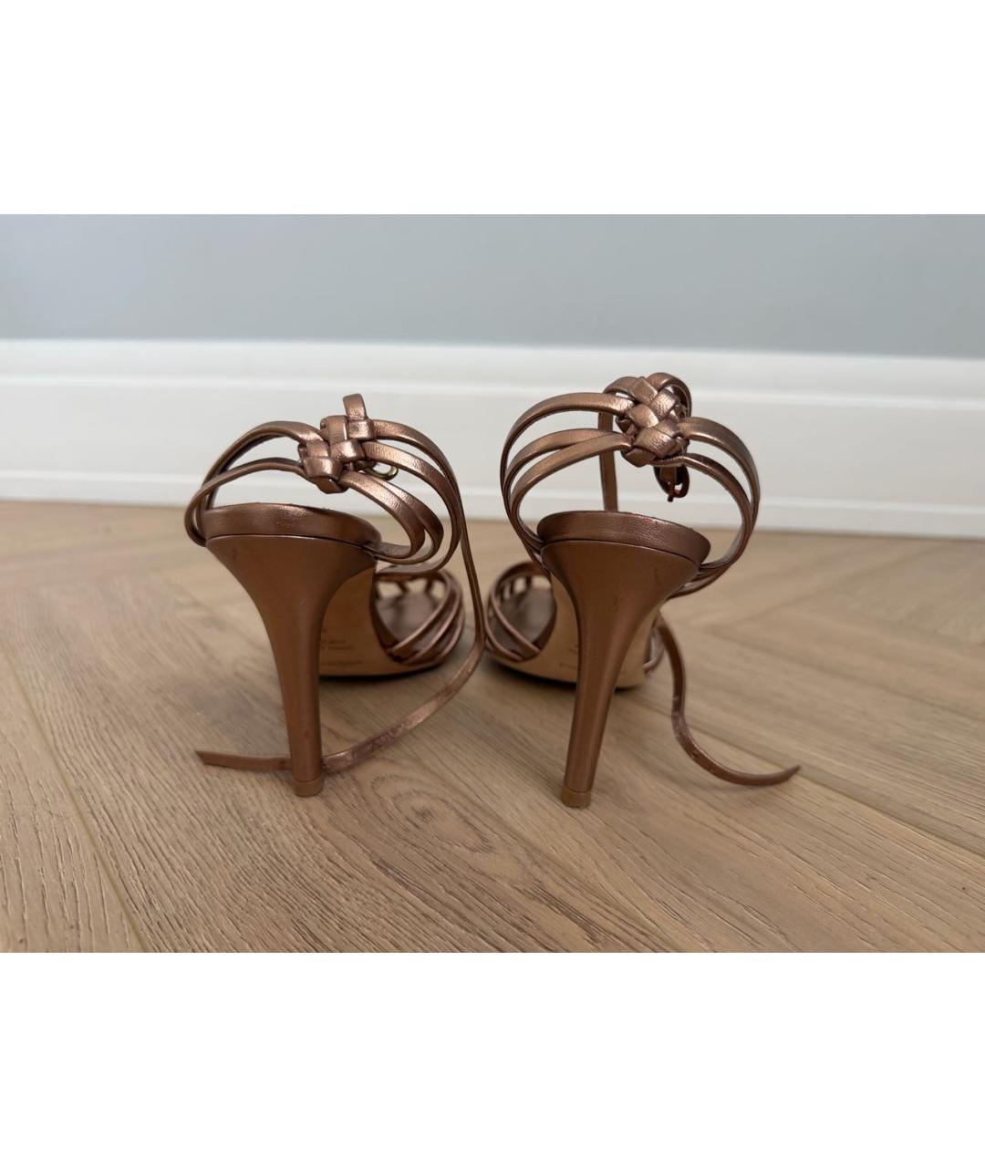 SERGIO ROSSI Золотые кожаные босоножки, фото 4