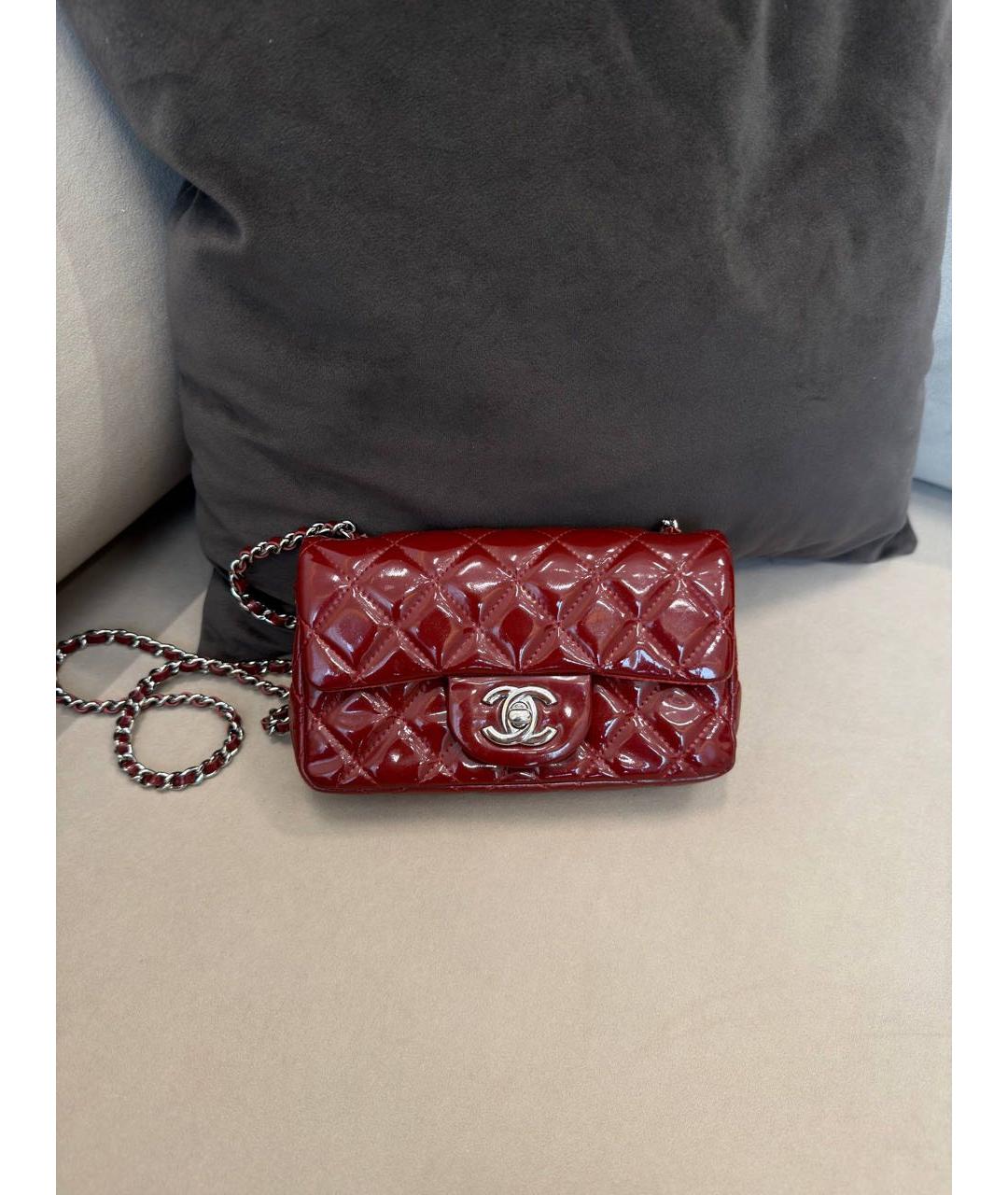 CHANEL Бордовая сумка через плечо из лакированной кожи, фото 8