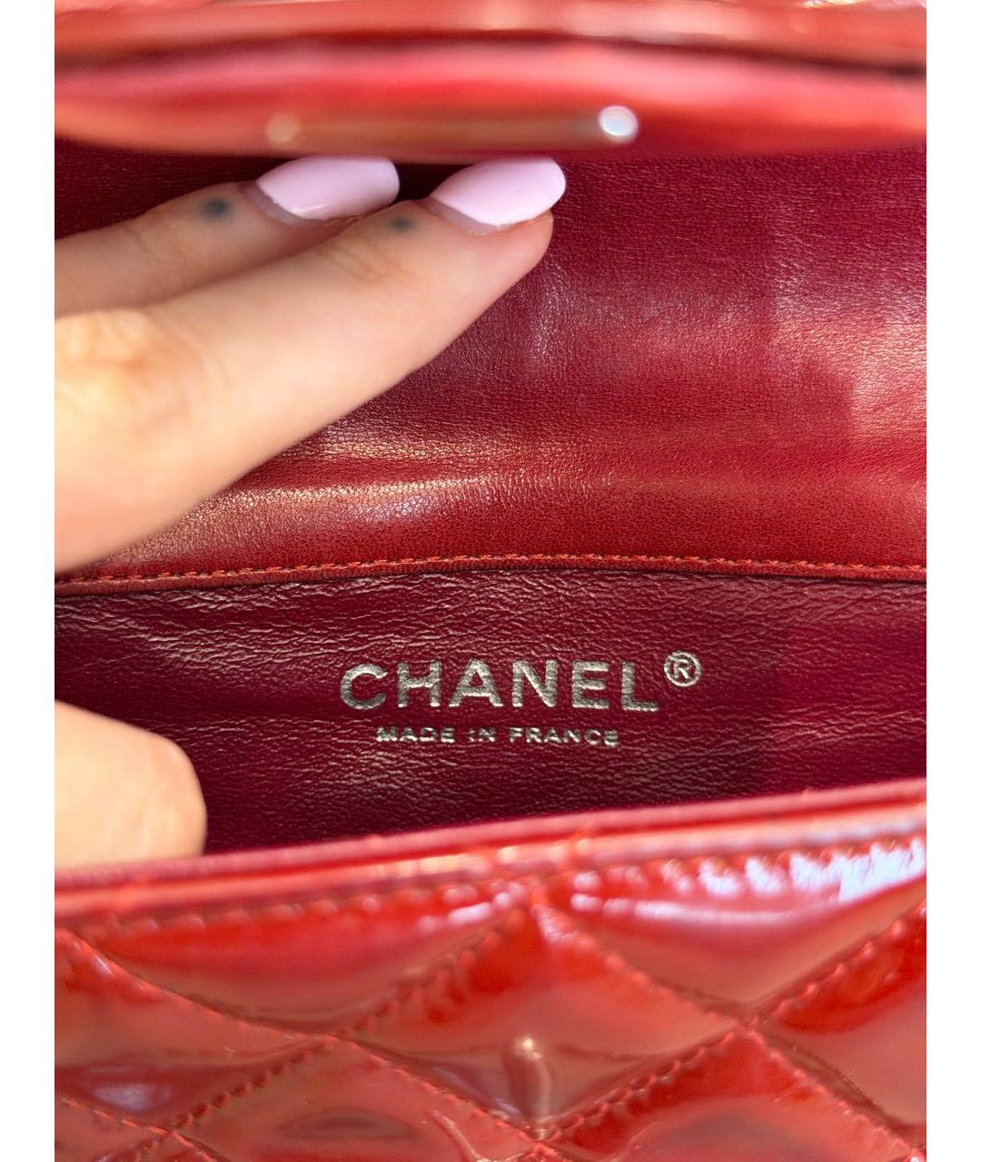 CHANEL Бордовая сумка через плечо из лакированной кожи, фото 6