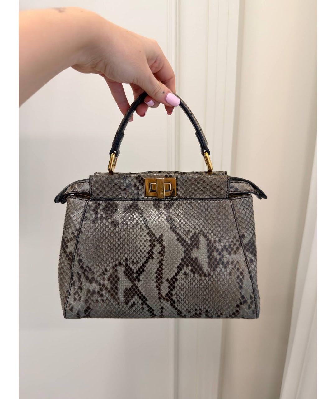 FENDI Бежевая сумка с короткими ручками из экзотической кожи, фото 9