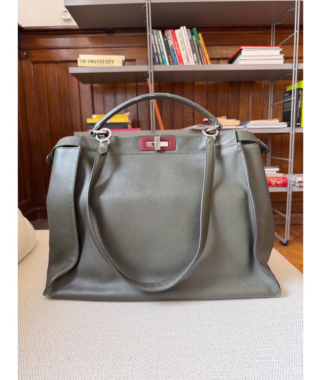 FENDI Зеленая кожаная сумка с короткими ручками, фото 3