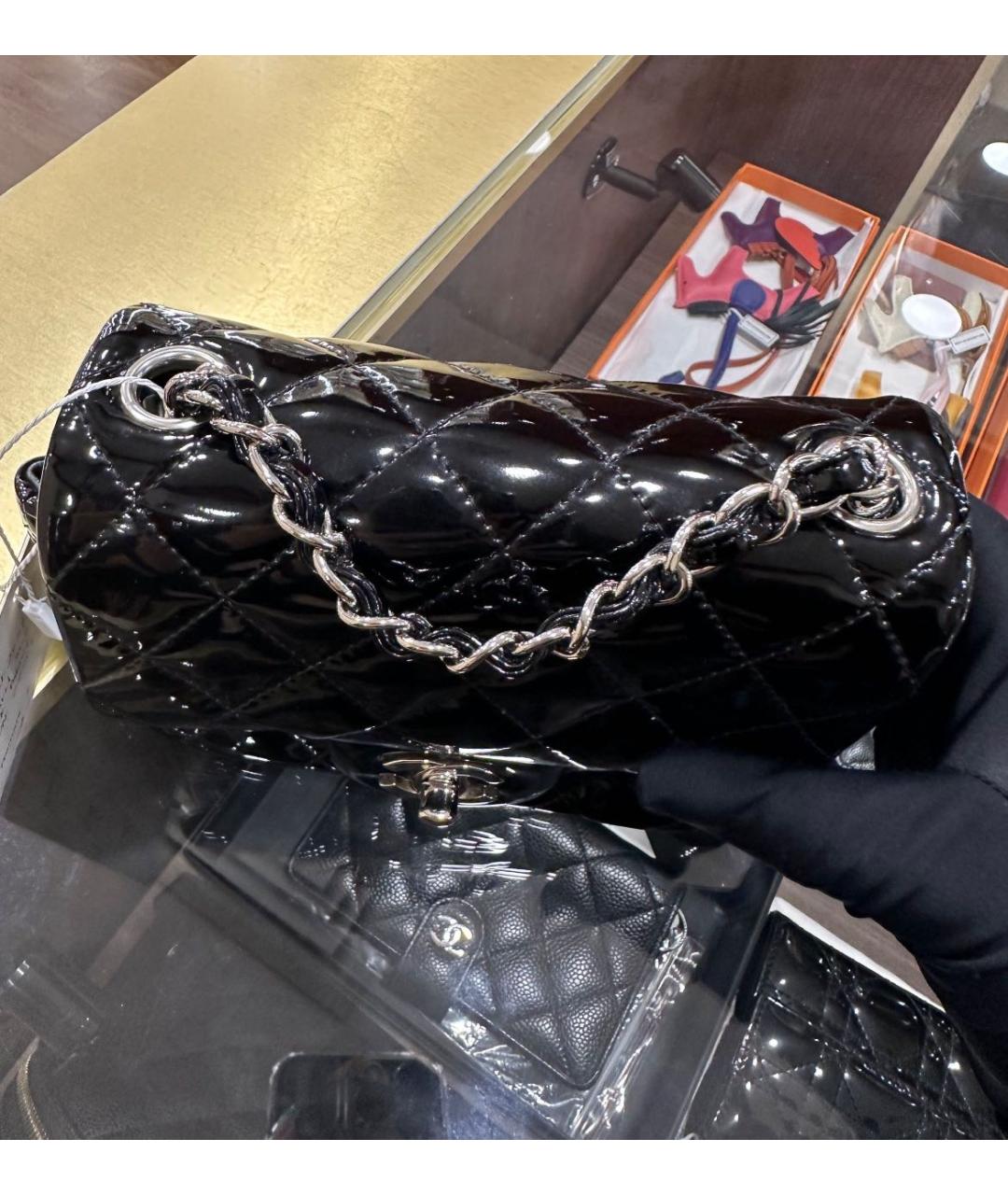 CHANEL Черная сумка через плечо из лакированной кожи, фото 4