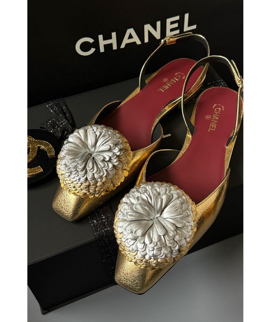 CHANEL Золотые кожаные туфли, фото 3