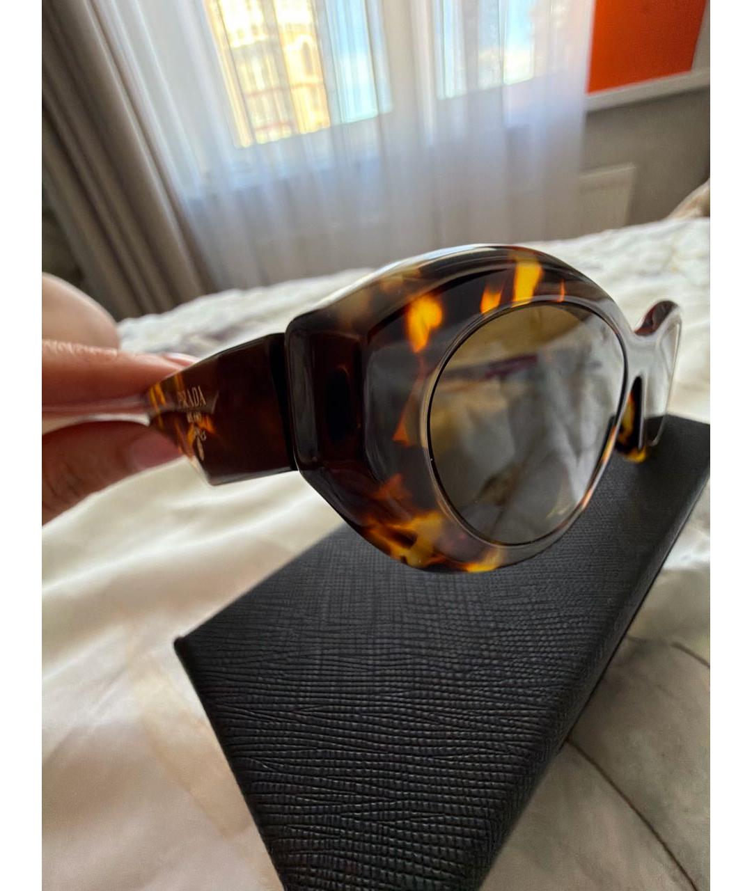 PRADA Коричневые пластиковые солнцезащитные очки, фото 3