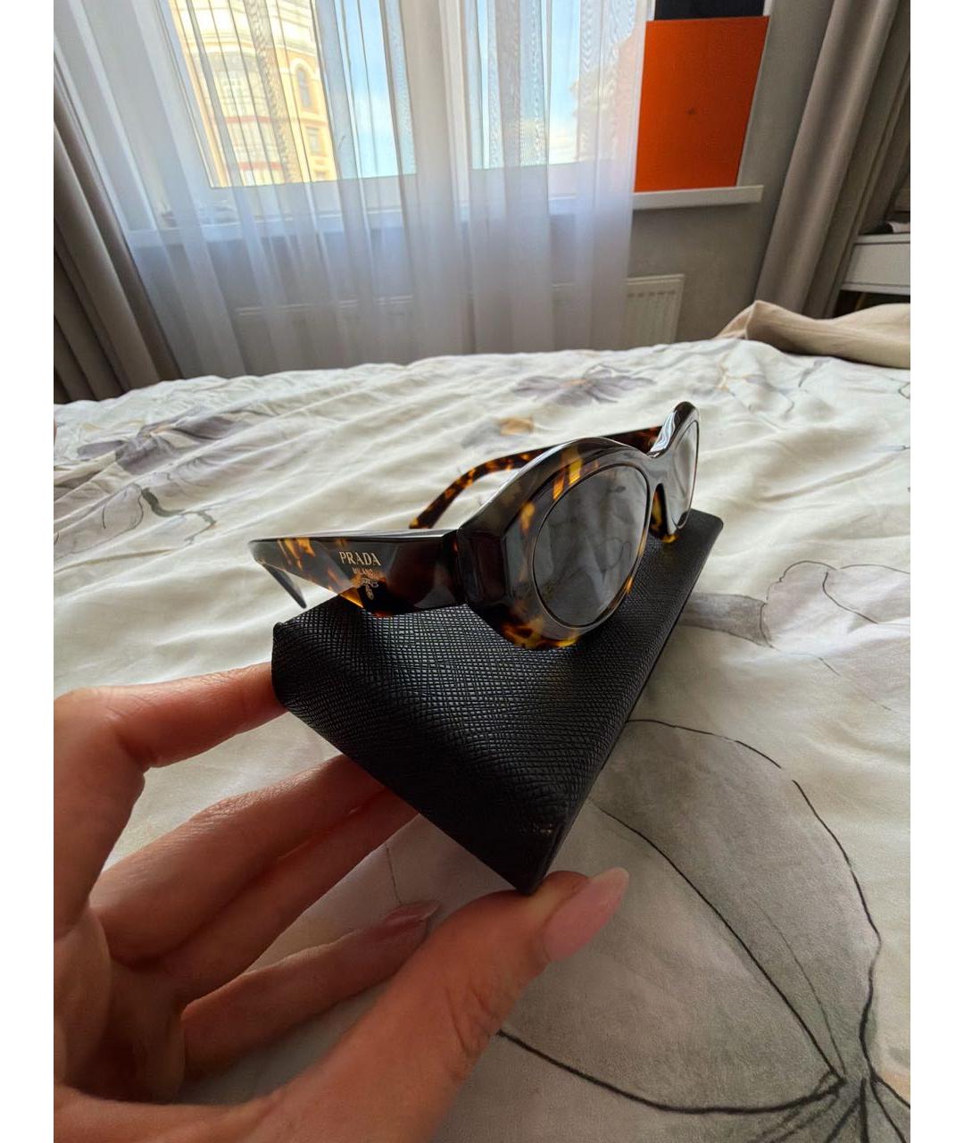 PRADA Коричневые пластиковые солнцезащитные очки, фото 2