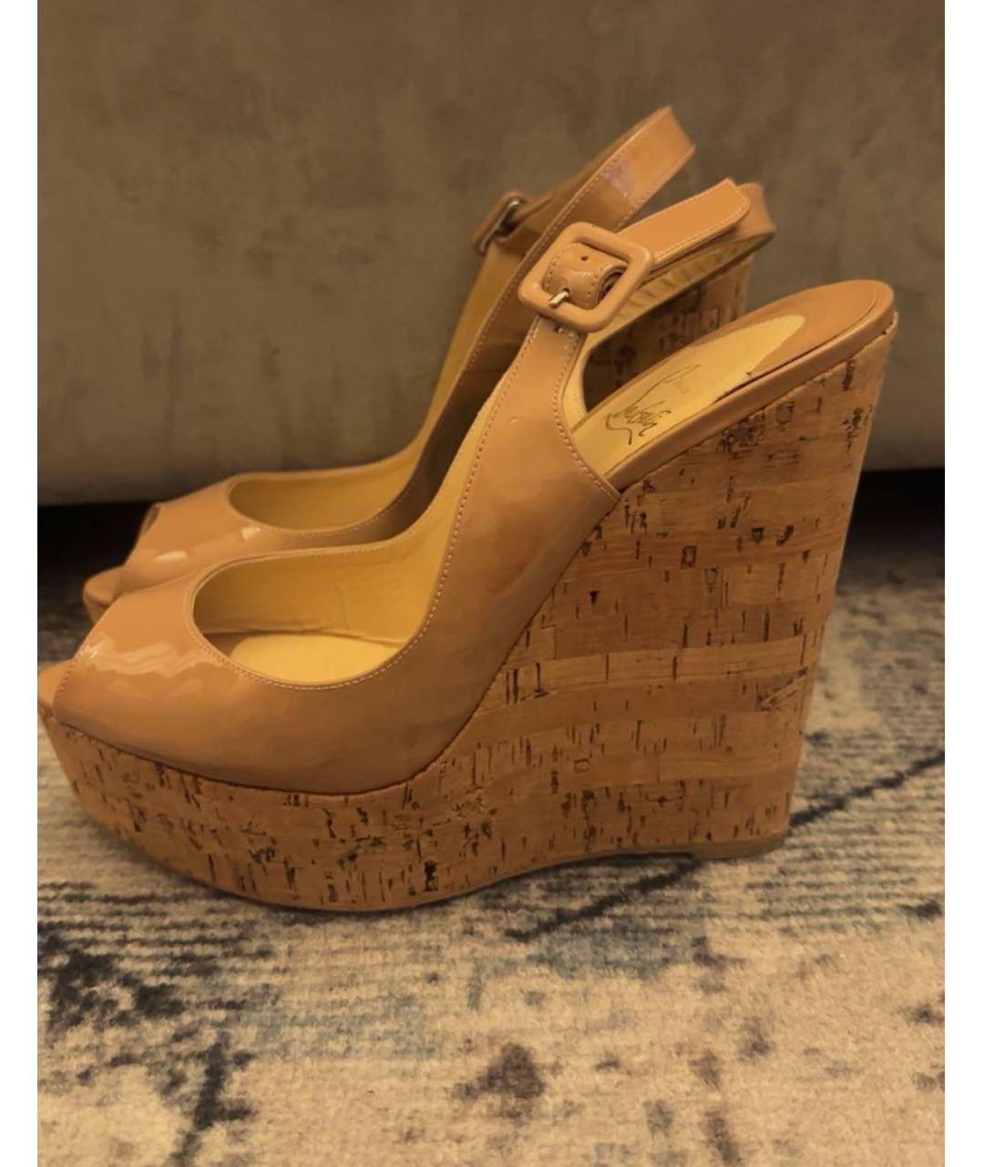 CHRISTIAN LOUBOUTIN Бежевые туфли из лакированной кожи, фото 3