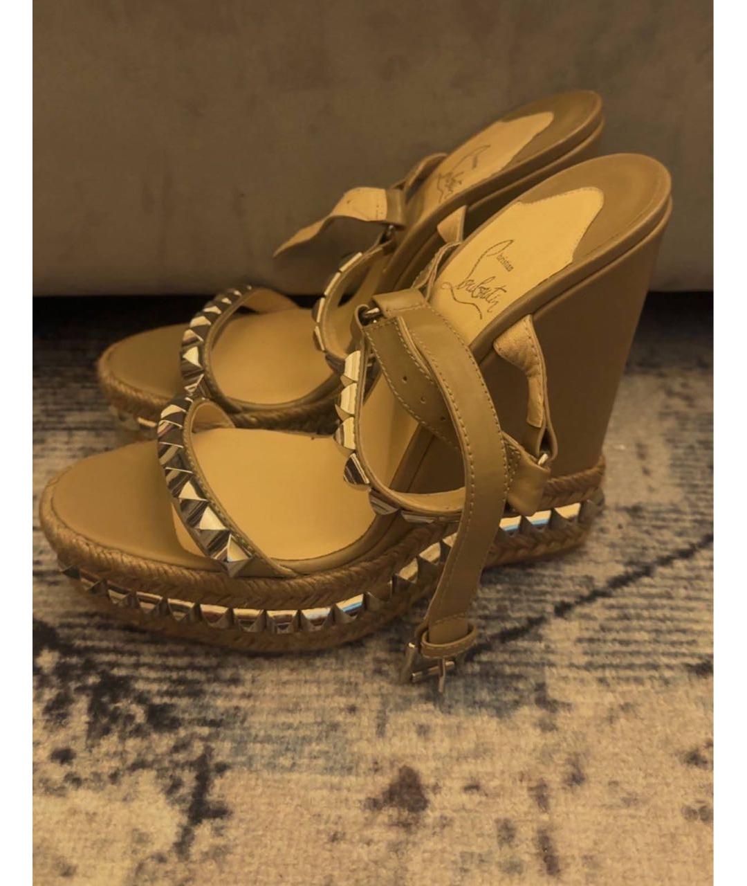 CHRISTIAN LOUBOUTIN Бежевые кожаные босоножки, фото 3