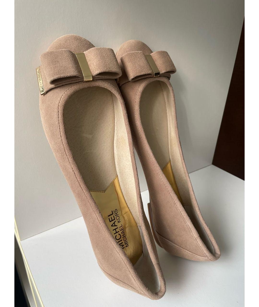 MICHAEL MICHAEL KORS Бежевые замшевые балетки, фото 3