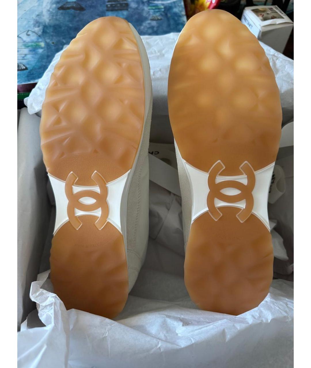 CHANEL Бежевые кожаные кроссовки, фото 3