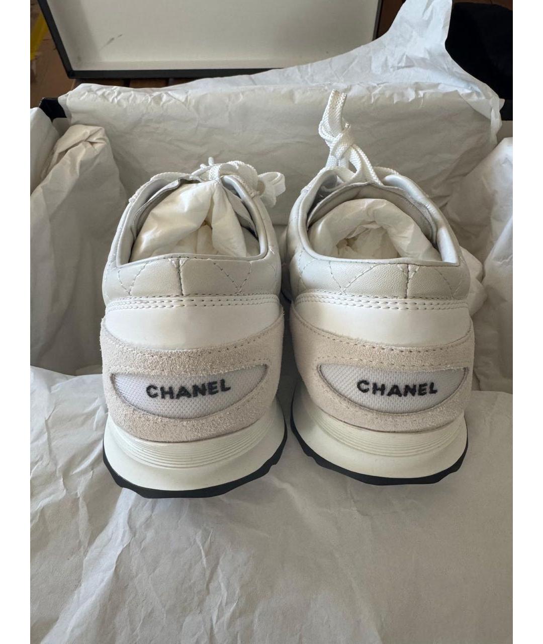 CHANEL Белые кожаные кроссовки, фото 3