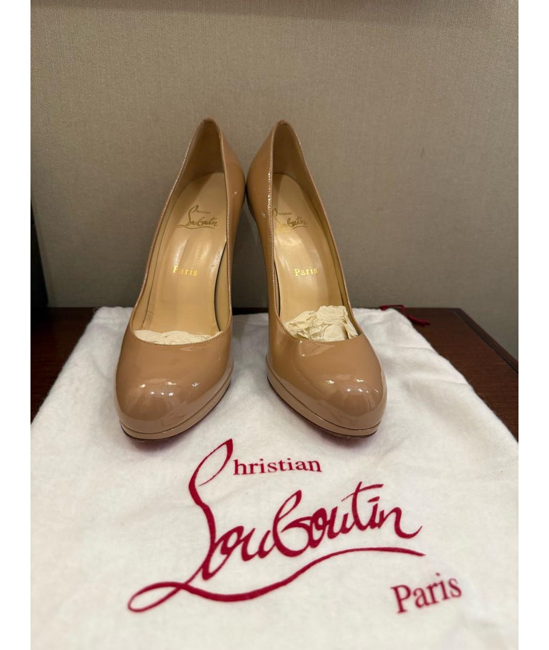 CHRISTIAN LOUBOUTIN Бежевые туфли из лакированной кожи, фото 2