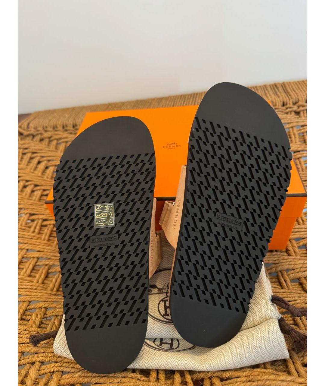 HERMES Бежевые замшевые сандалии, фото 7