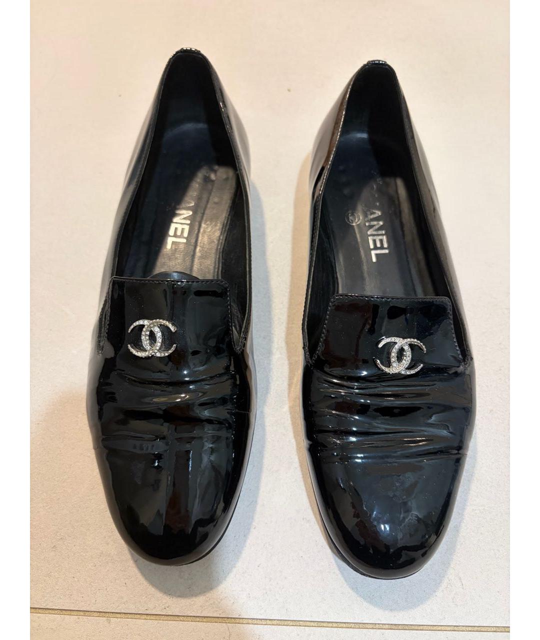 CHANEL Черные лоферы из лакированной кожи, фото 2