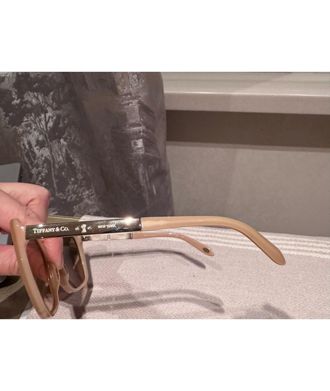 TIFFANY&CO Бежевые пластиковые солнцезащитные очки, фото 2