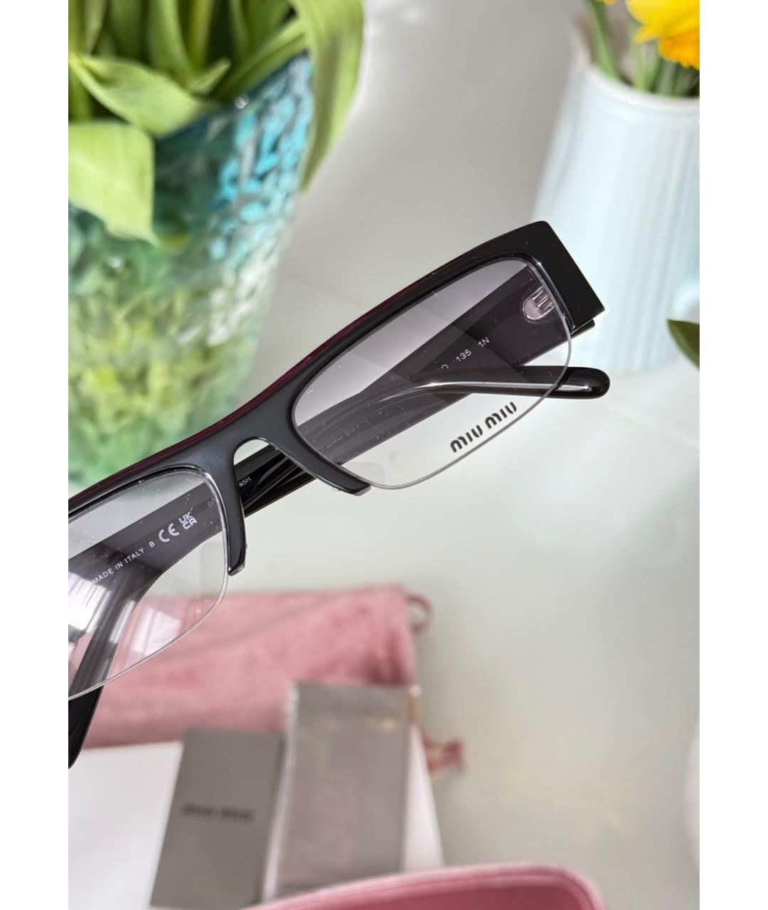 MIU MIU Черные пластиковые солнцезащитные очки, фото 3