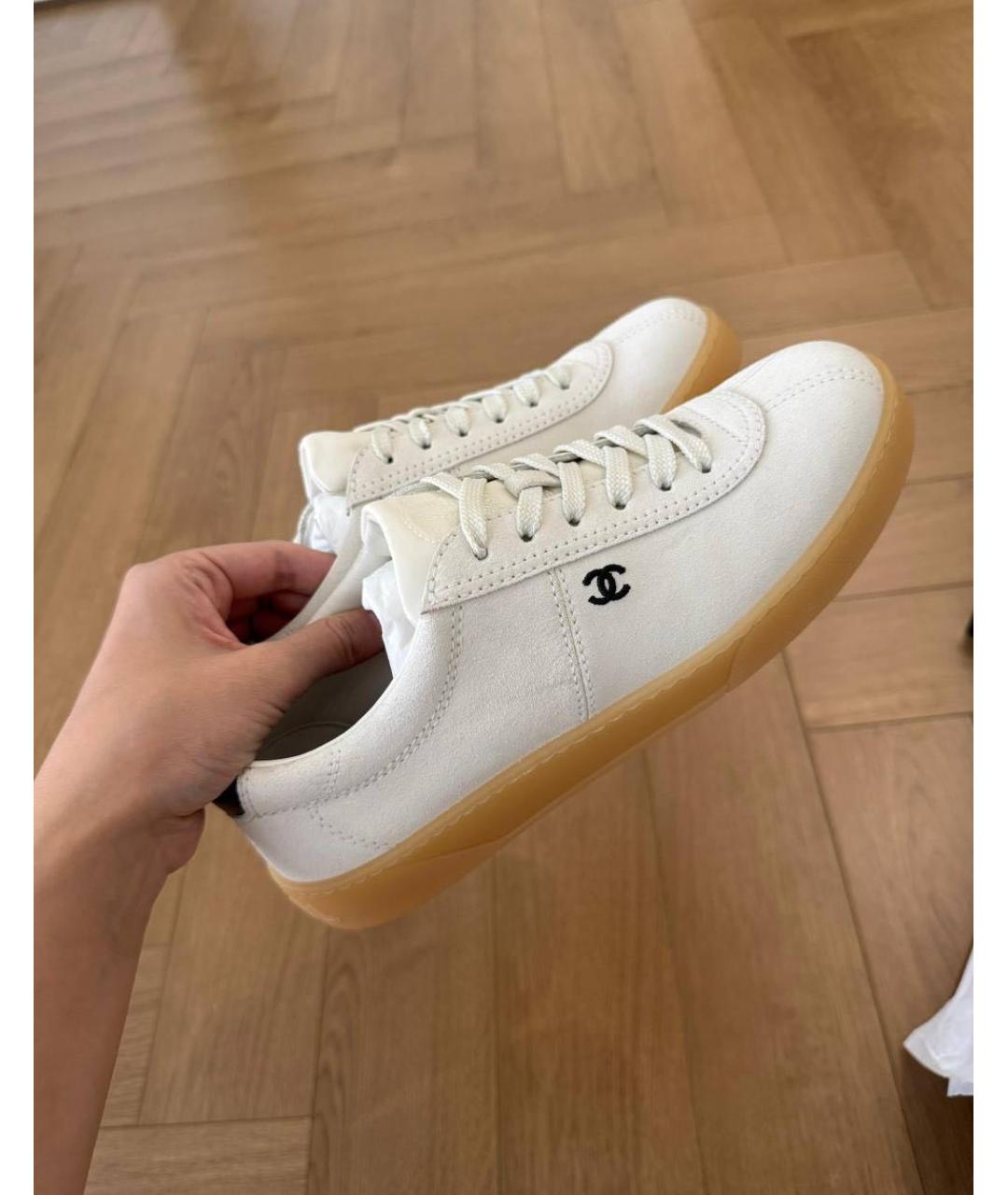 CHANEL Белые замшевые кеды, фото 5