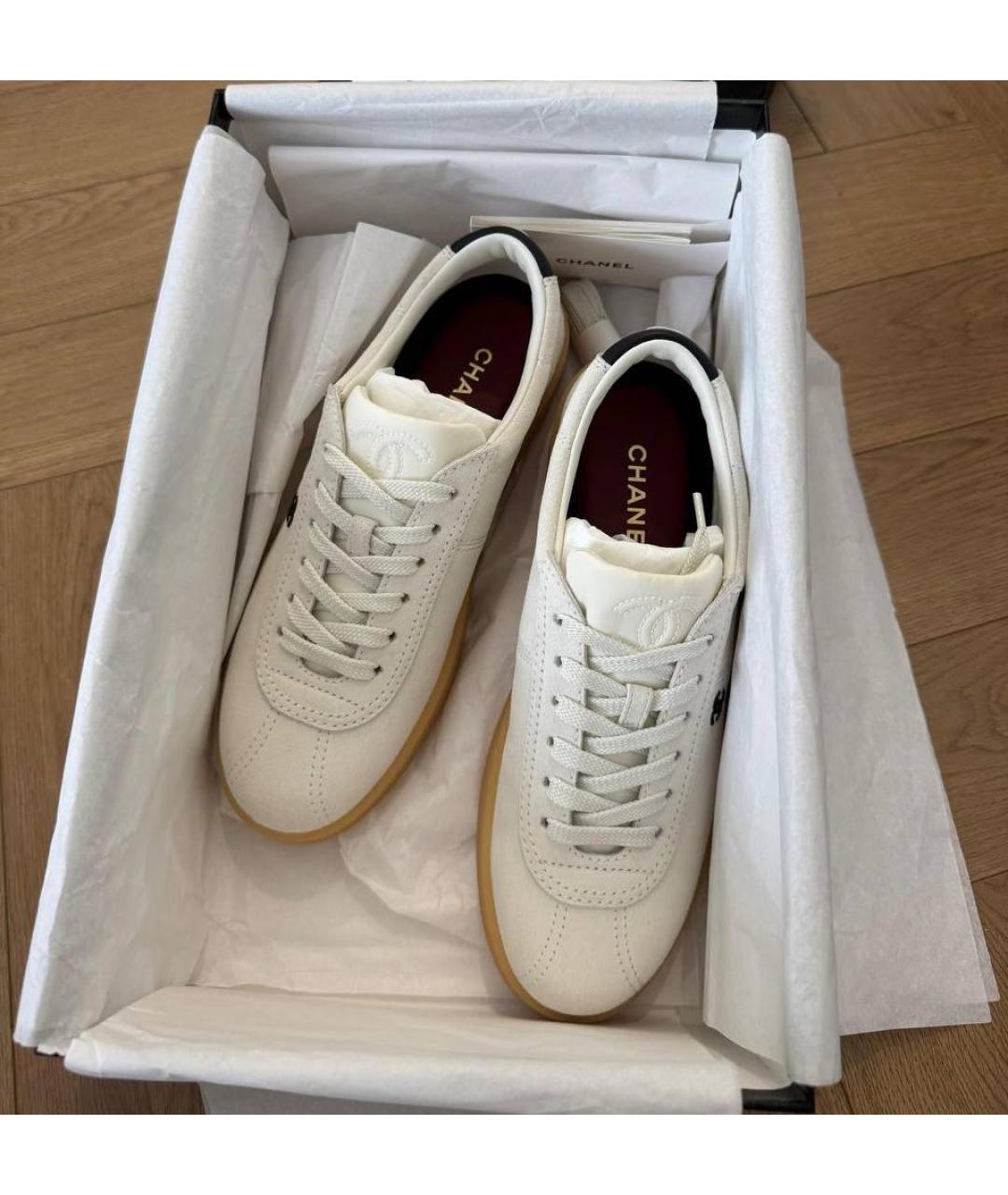 CHANEL Белые замшевые кеды, фото 3