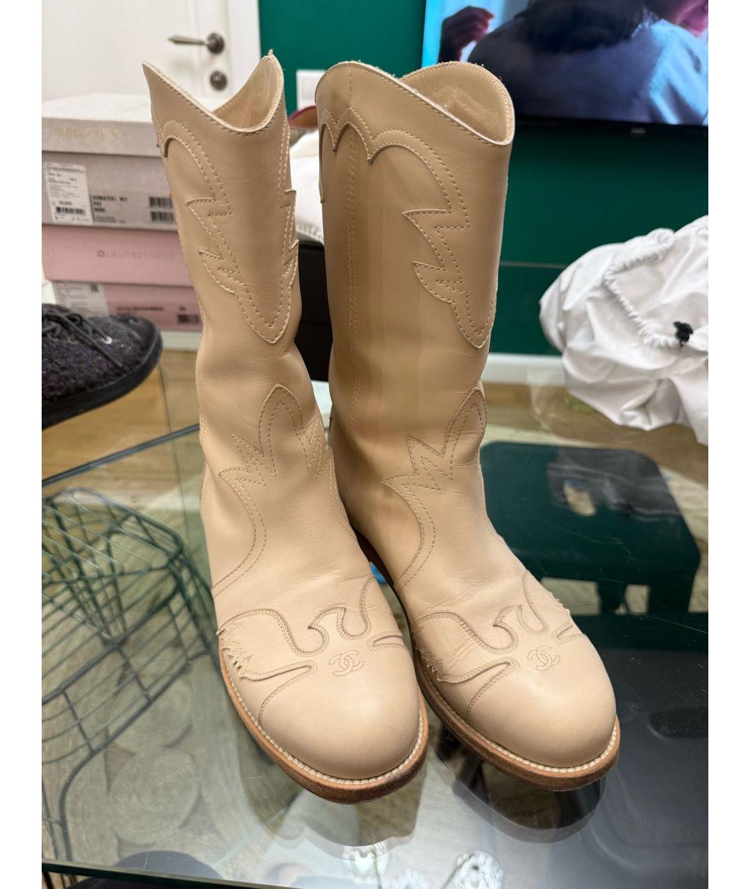 CHANEL Бежевые кожаные сапоги, фото 2