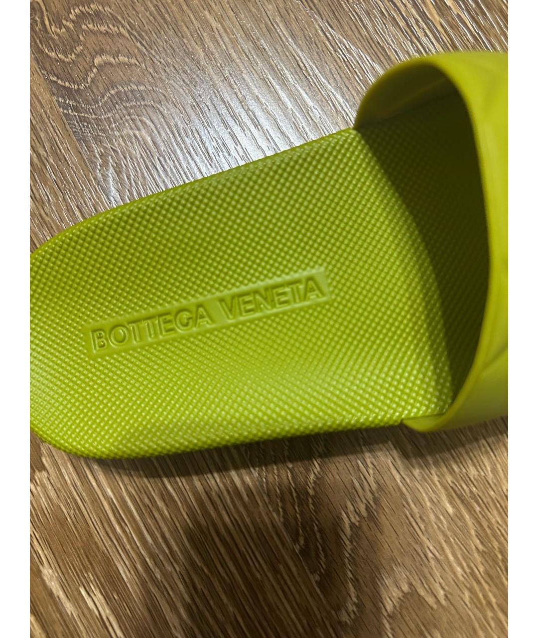 BOTTEGA VENETA Салатовые резиновые шлепанцы, фото 2