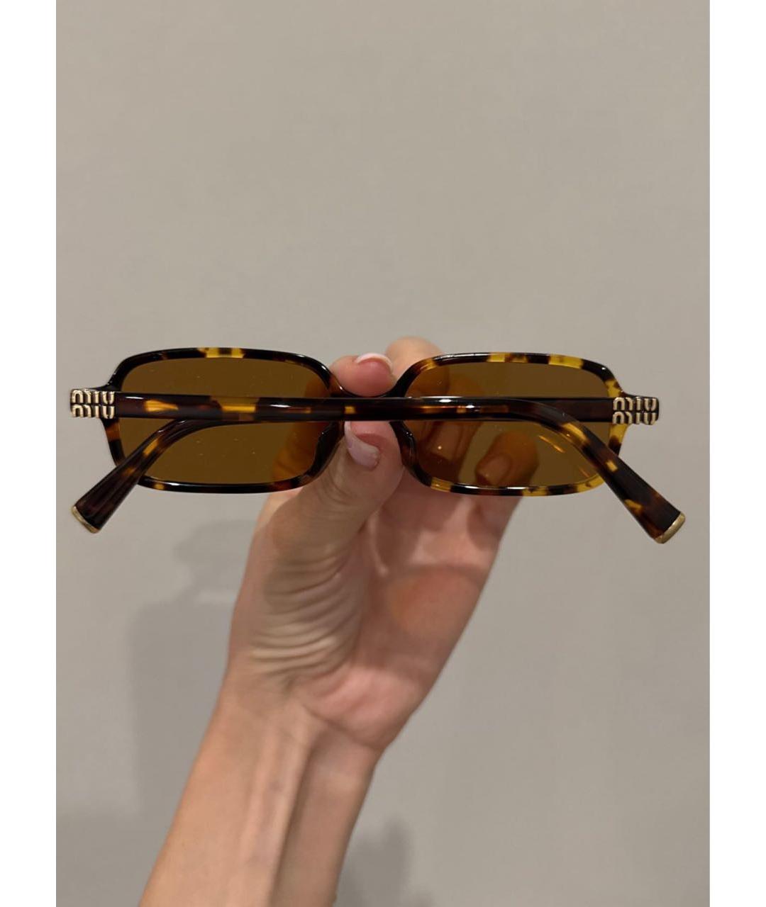 MIU MIU Коричневые пластиковые солнцезащитные очки, фото 3