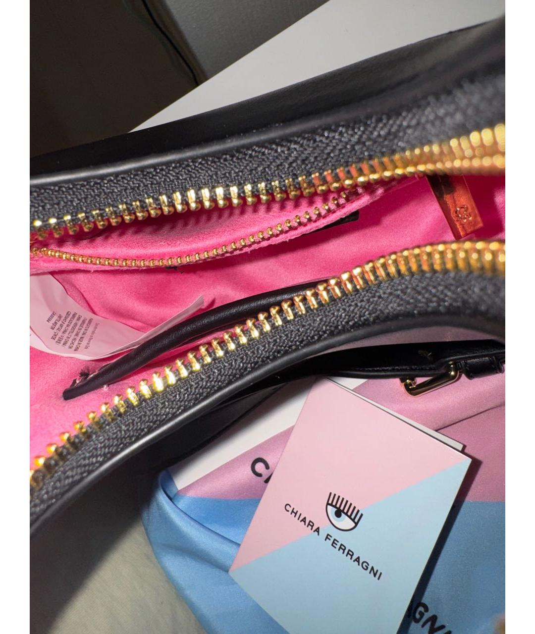 CHIARA FERRAGNI Черная сумка с короткими ручками из искусственной кожи, фото 4