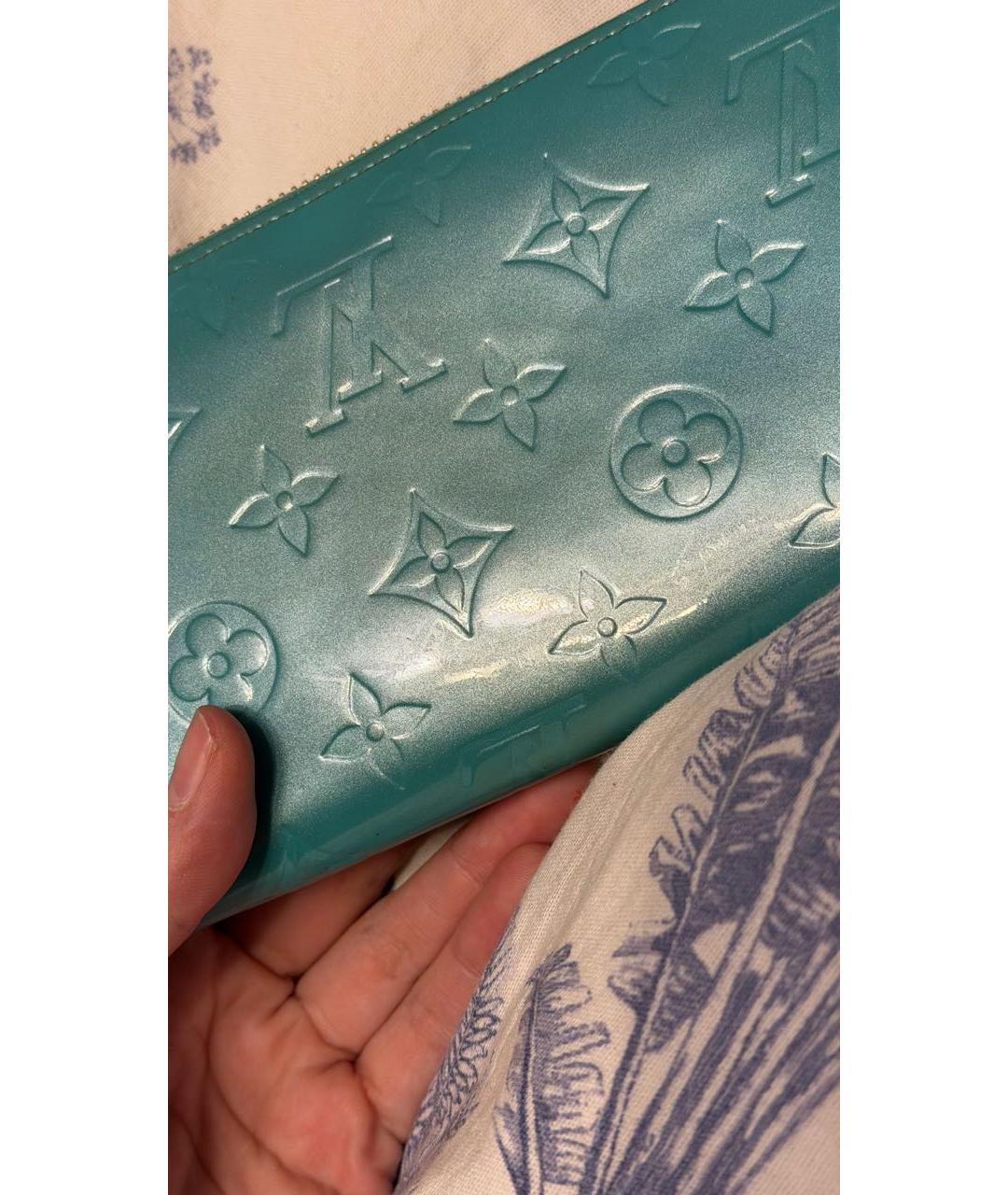 LOUIS VUITTON Бирюзовый кошелек из лакированной кожи, фото 3