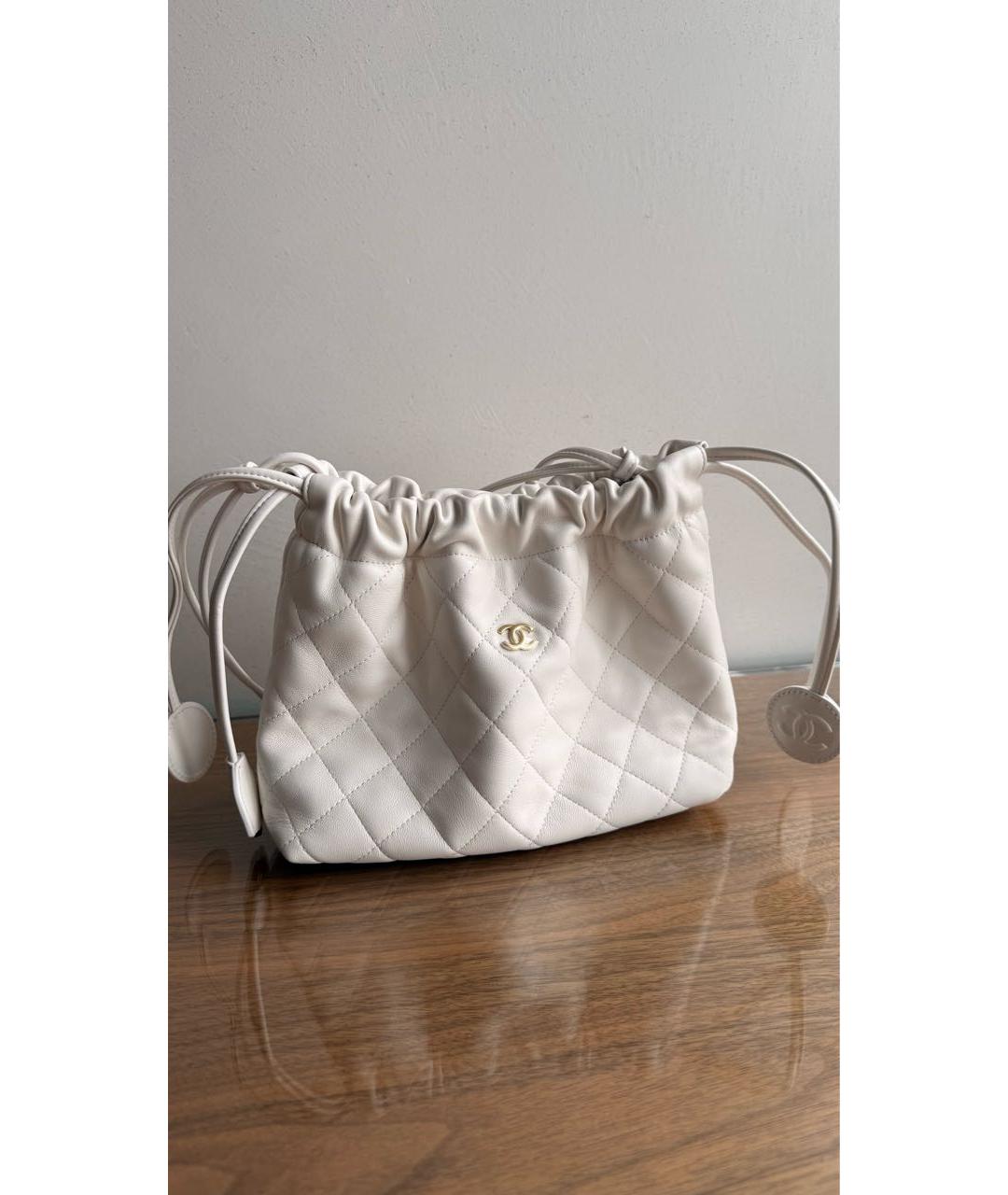 CHANEL Белая кожаная сумка через плечо, фото 2