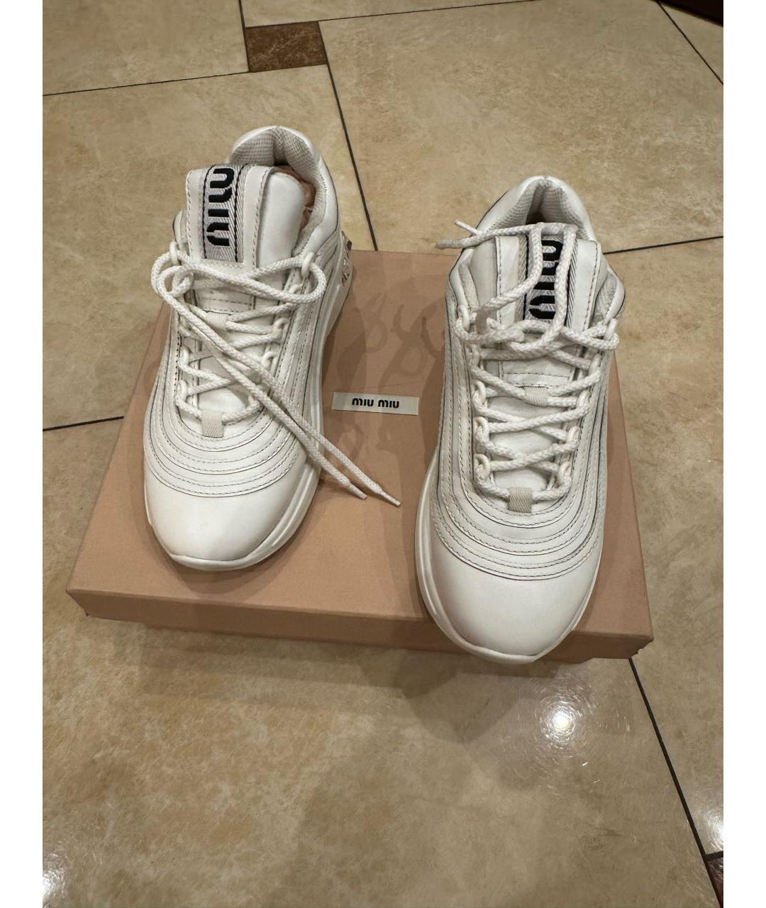 MIU MIU Белые кожаные кроссовки, фото 2