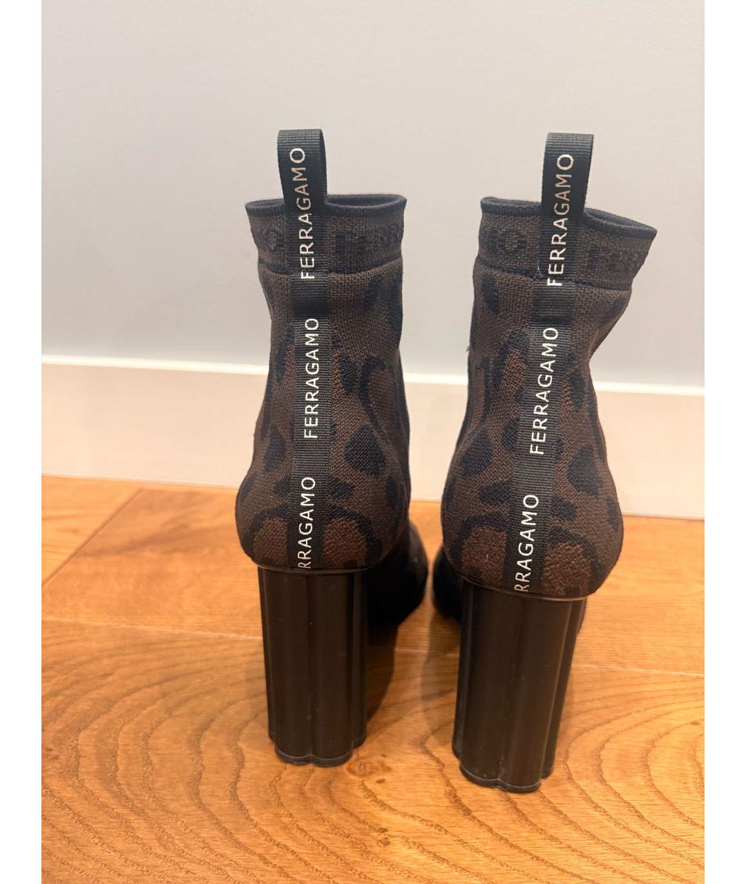 FERRAGAMO Коричневые ботильоны, фото 4
