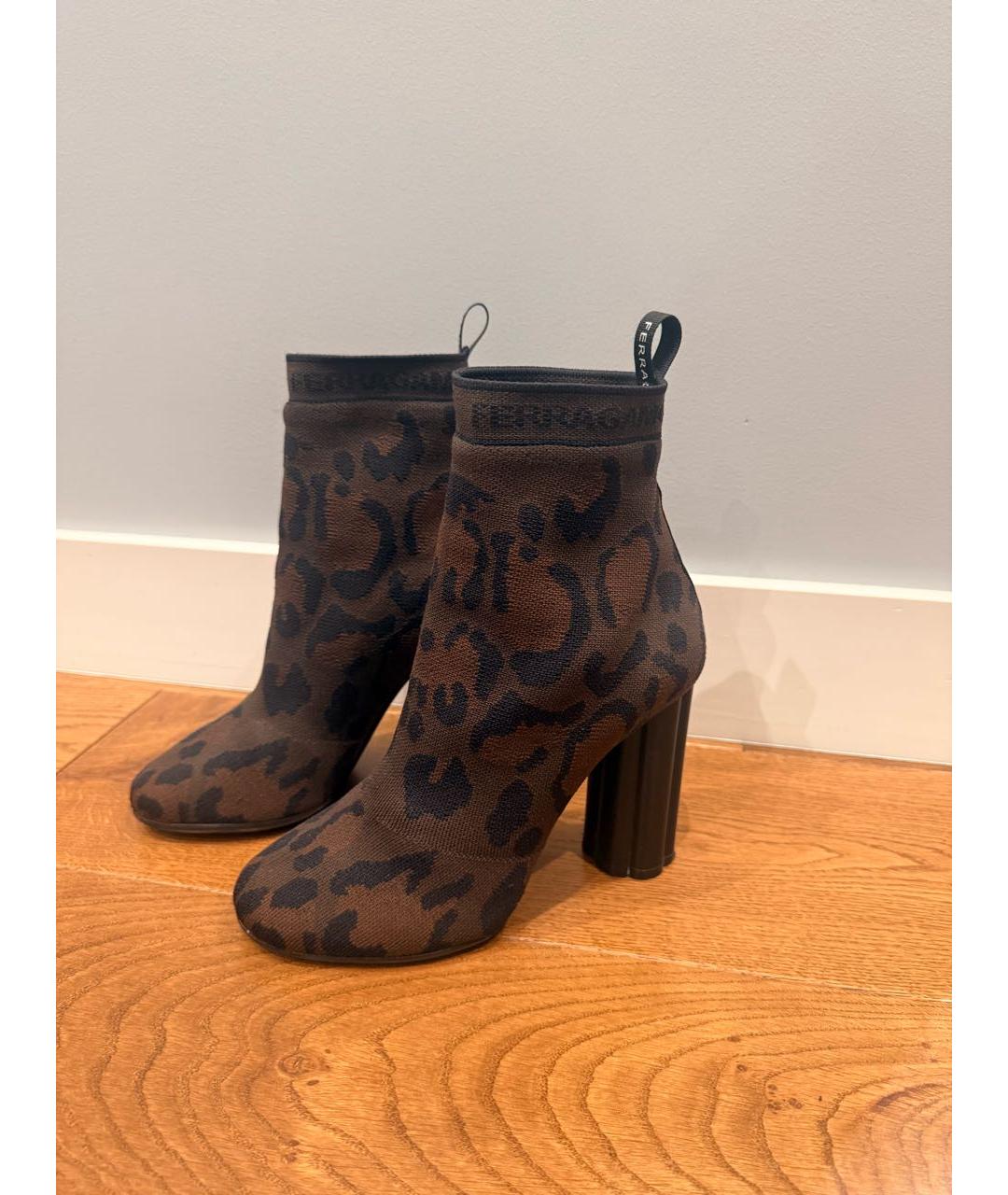 FERRAGAMO Коричневые ботильоны, фото 2