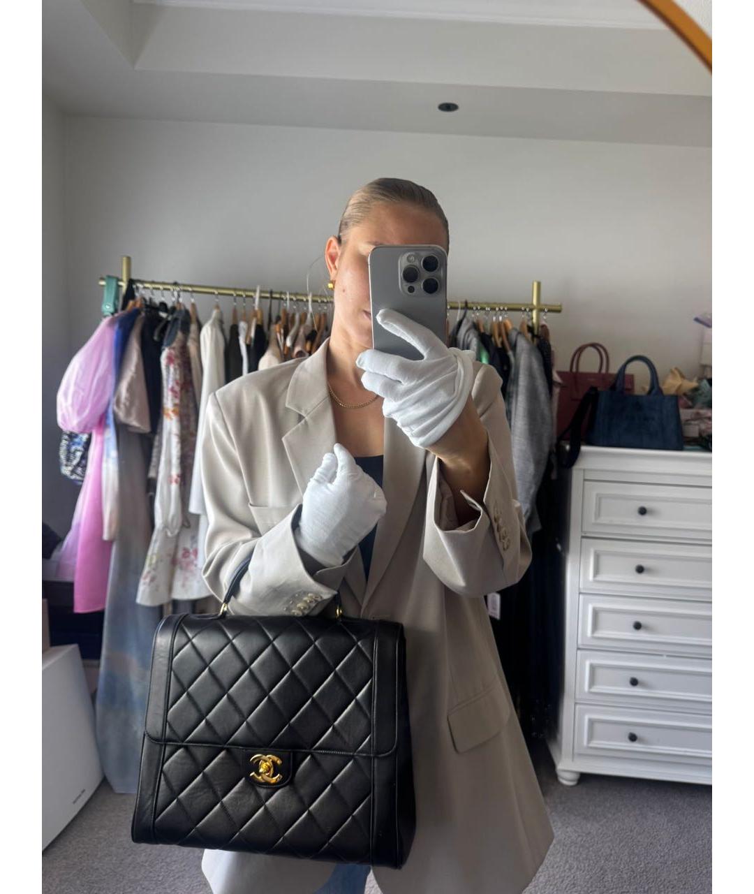 CHANEL Черная кожаная сумка с короткими ручками, фото 4