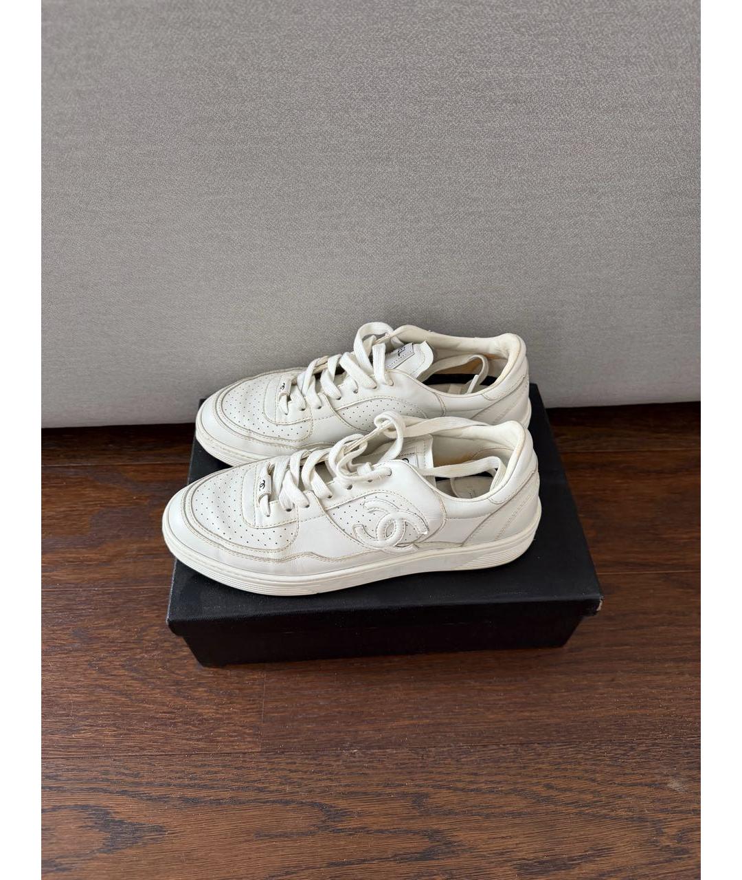 CHANEL Белые кожаные кеды, фото 2