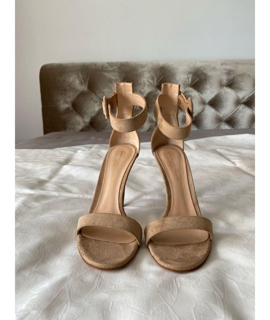 GIANVITO ROSSI Бежевые замшевые босоножки, фото 2