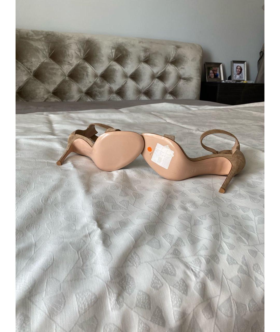 GIANVITO ROSSI Бежевые замшевые босоножки, фото 5