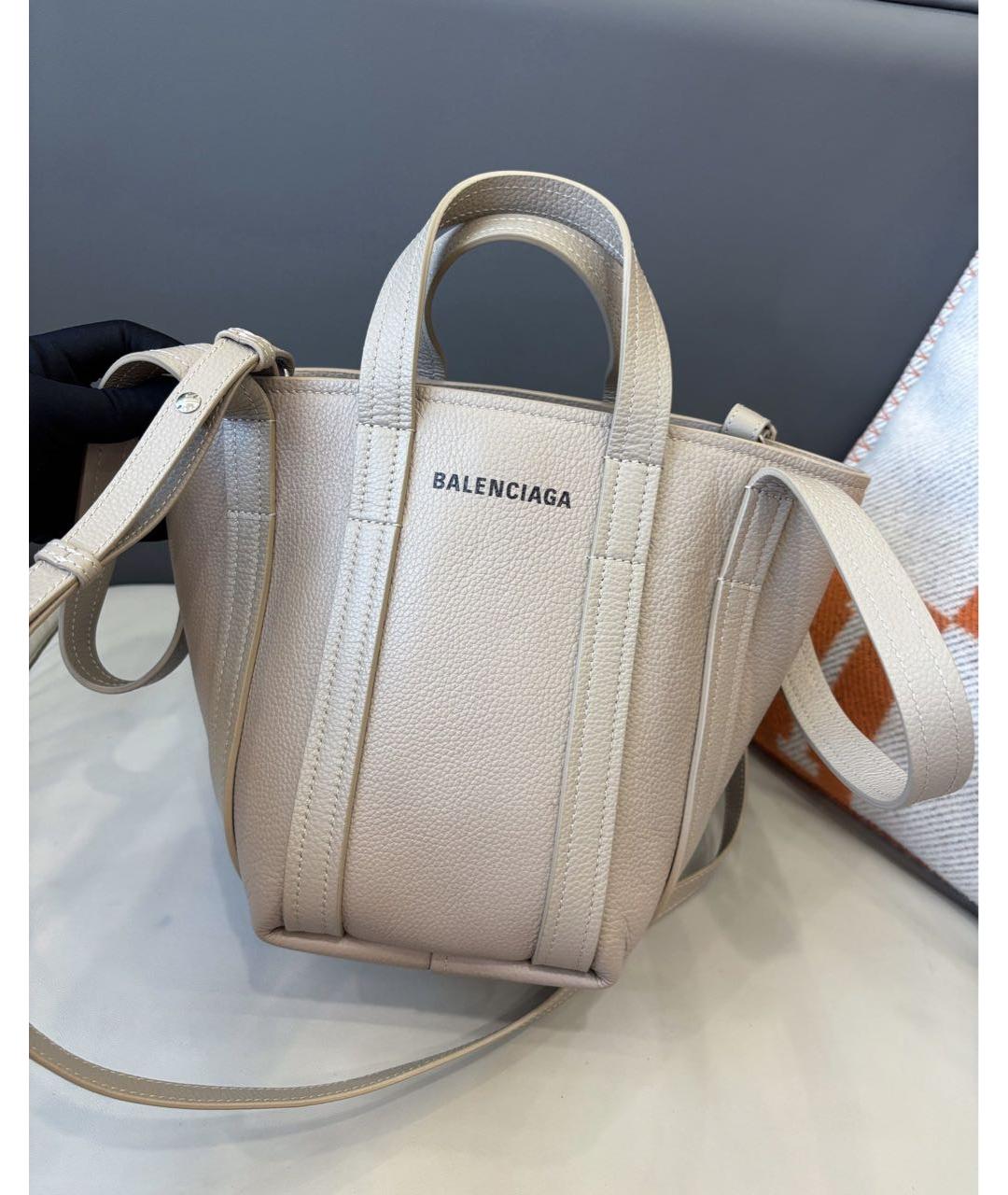 BALENCIAGA Бежевая кожаная сумка через плечо, фото 2