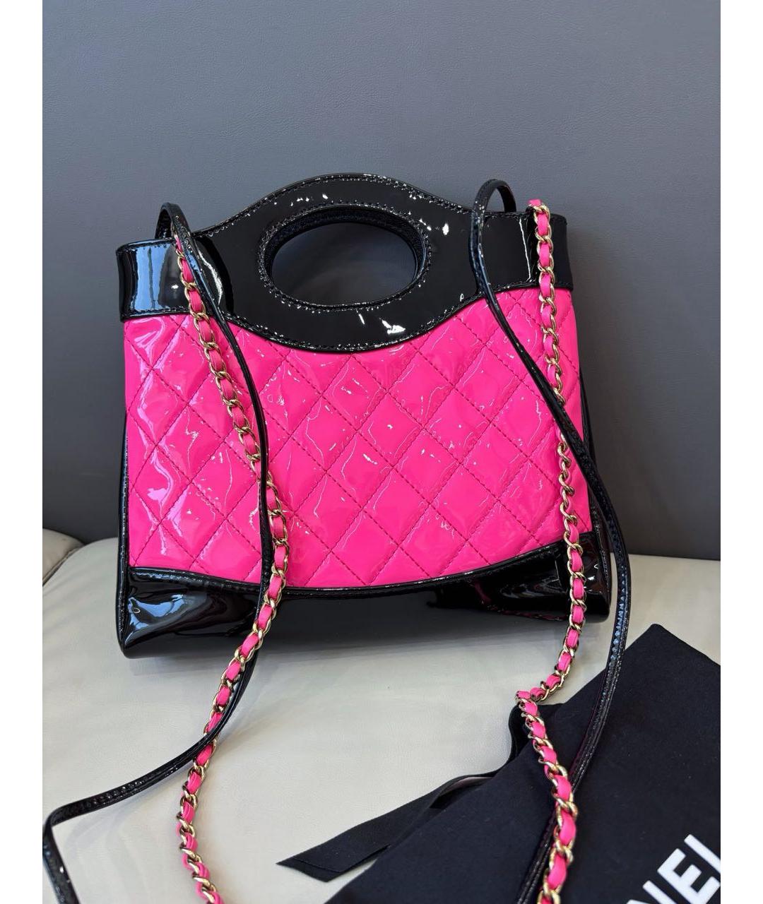CHANEL Розовая сумка с короткими ручками из лакированной кожи, фото 3