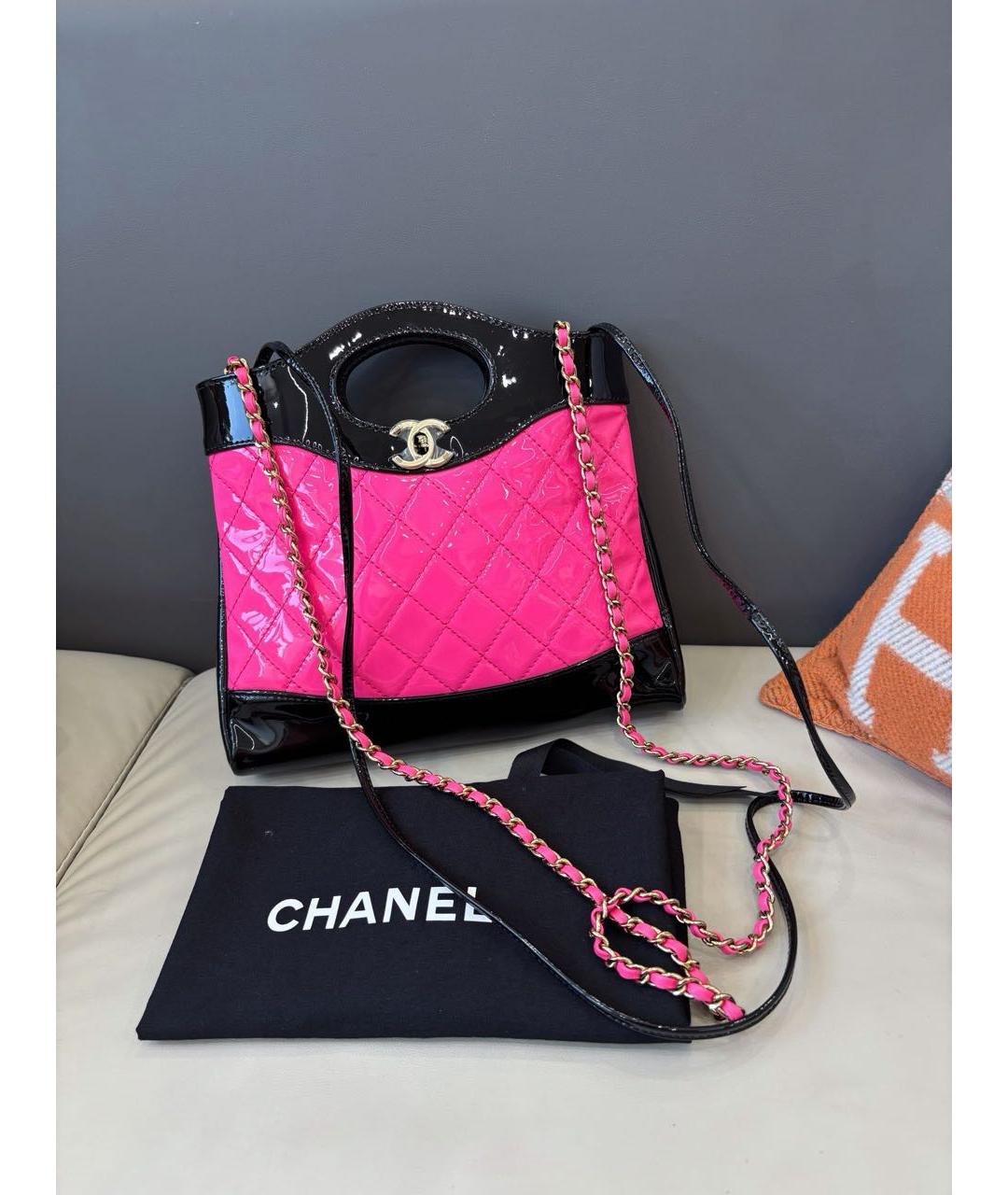 CHANEL Розовая сумка с короткими ручками из лакированной кожи, фото 8