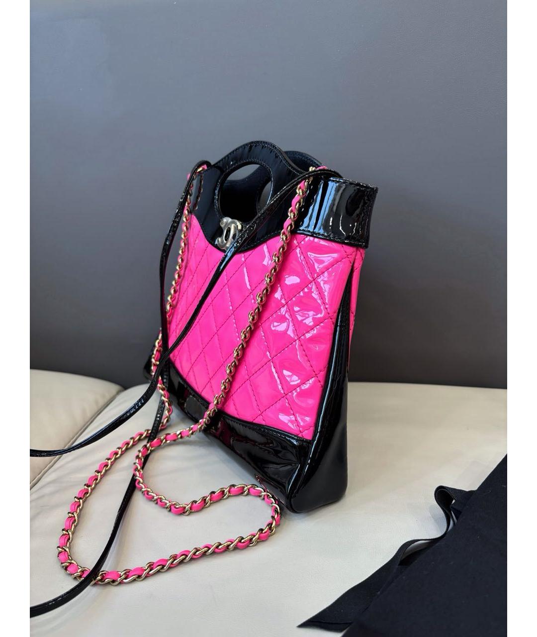 CHANEL Розовая сумка с короткими ручками из лакированной кожи, фото 6