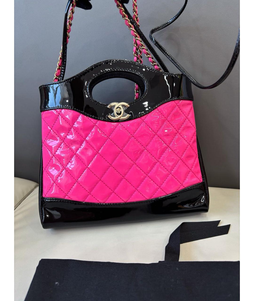 CHANEL Розовая сумка с короткими ручками из лакированной кожи, фото 2