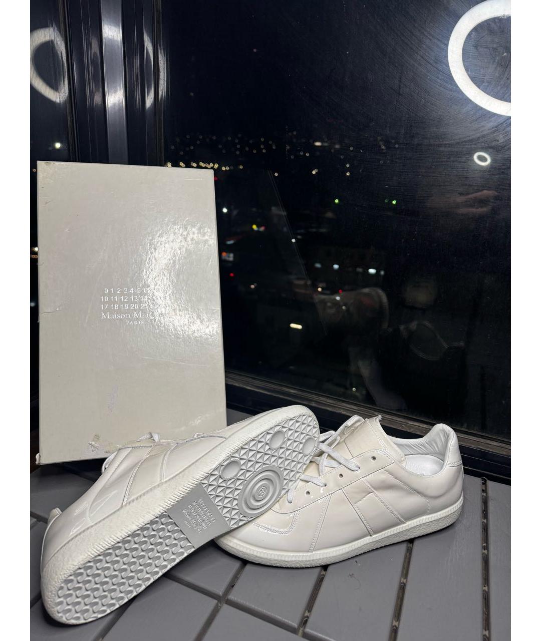 MAISON MARGIELA Белые низкие кроссовки / кеды из лакированной кожи, фото 6