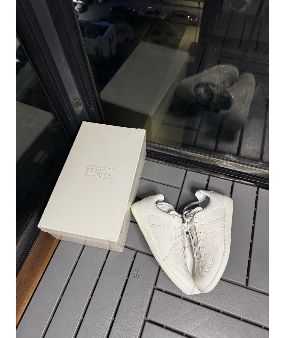 MAISON MARGIELA Белые низкие кроссовки / кеды из лакированной кожи, фото 5