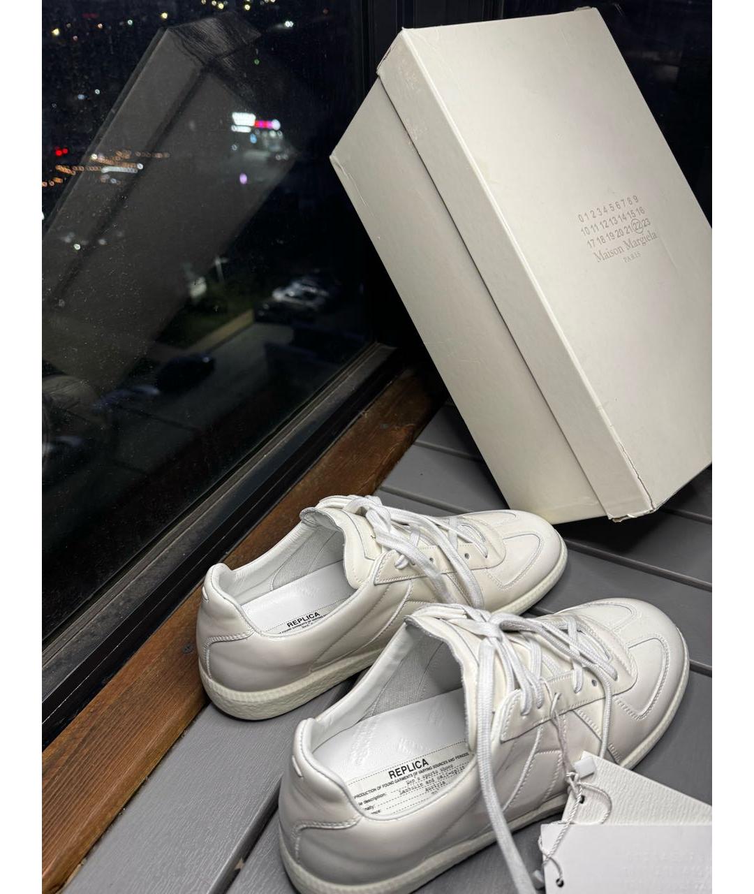 MAISON MARGIELA Белые низкие кроссовки / кеды из лакированной кожи, фото 3