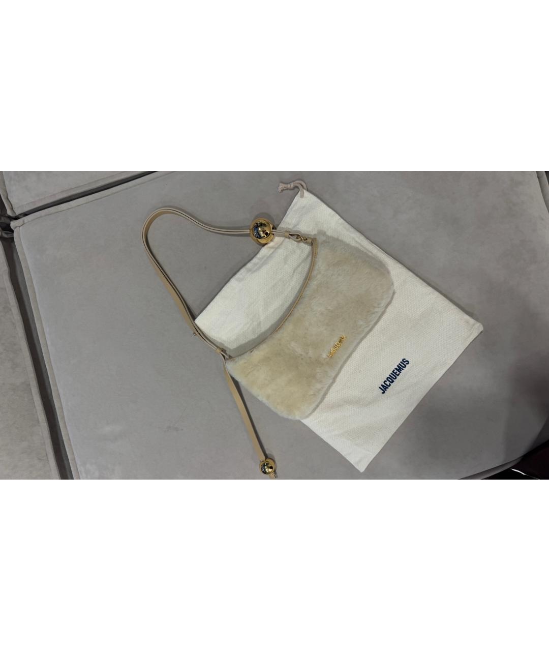 JACQUEMUS Бежевая меховая сумка с короткими ручками, фото 3
