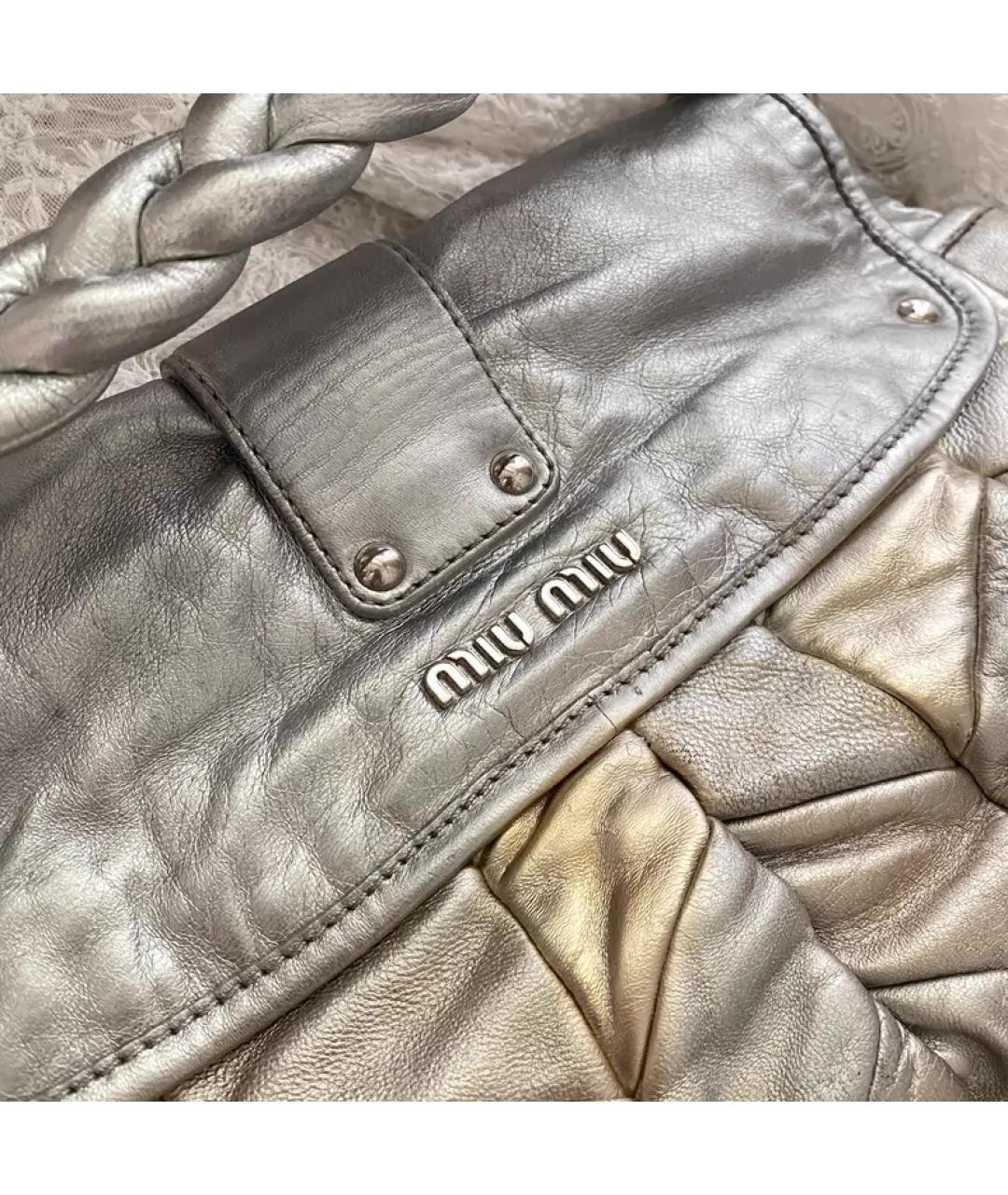 MIU MIU Серебряная кожаная сумка с короткими ручками, фото 2