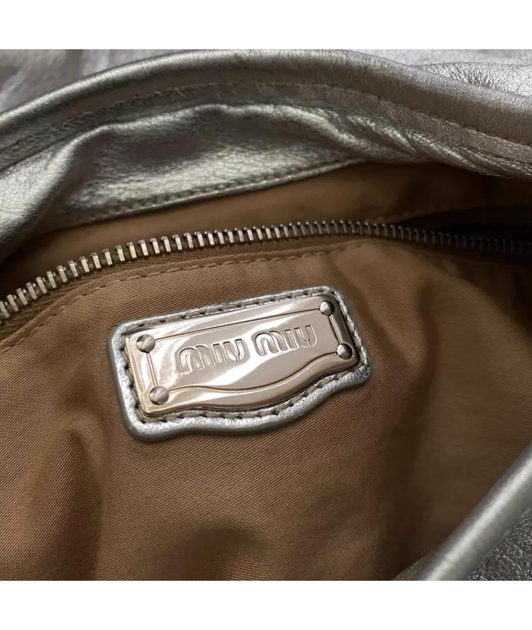 MIU MIU Серебряная кожаная сумка с короткими ручками, фото 5